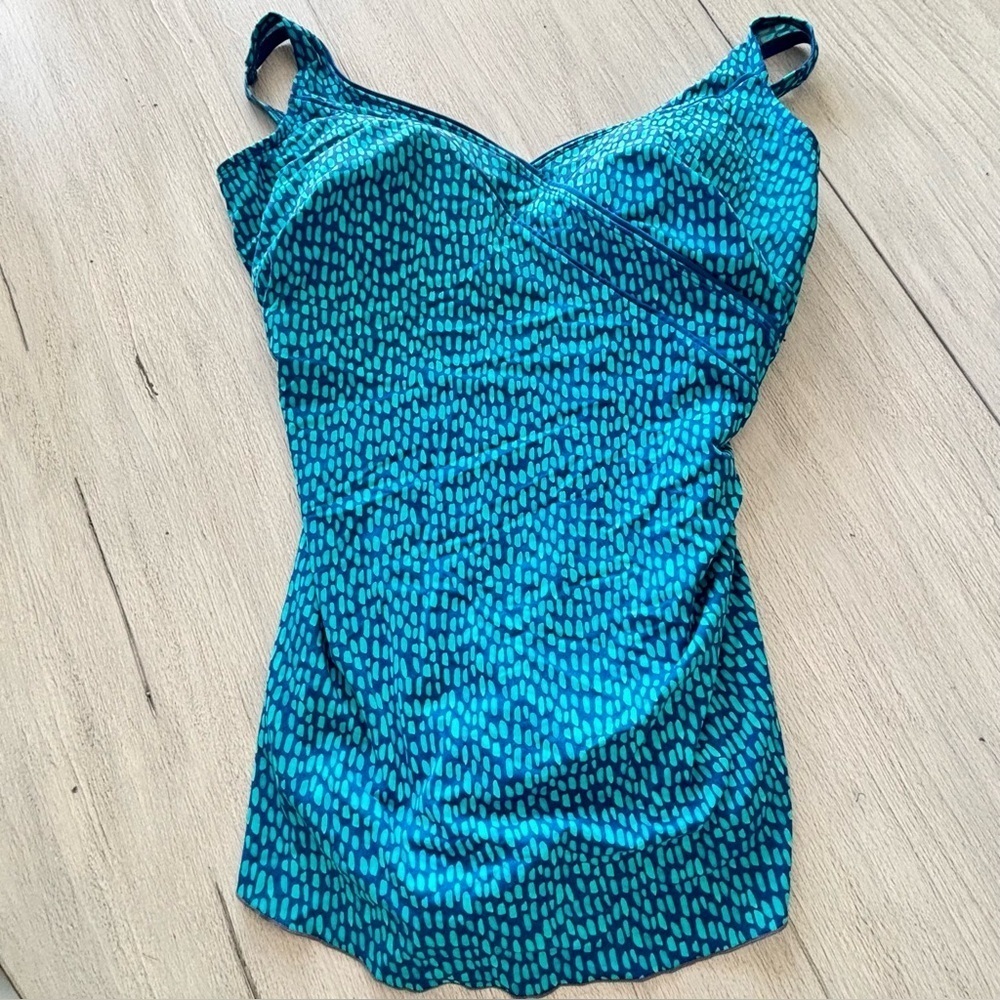 ROXANNE Women’s Blue Abstract Print Skirted Modest Swimsuit Built In Bra 18 42DD